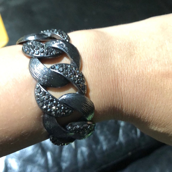 Magnetic clasp dark grey bracelet - Picture 3 of 6